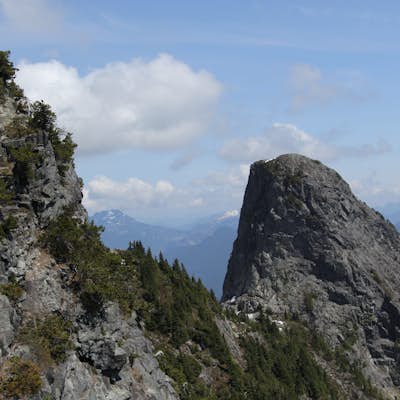 Scramble to the Summit of the West Lion via the Binkert Trail