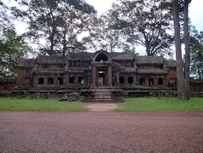 Hike the Outer Wall Trail of Angkor Wat