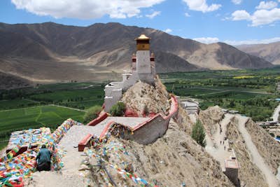 Hike Yumbulagang Monastery