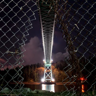 Photograph the Lions Gate Bridge