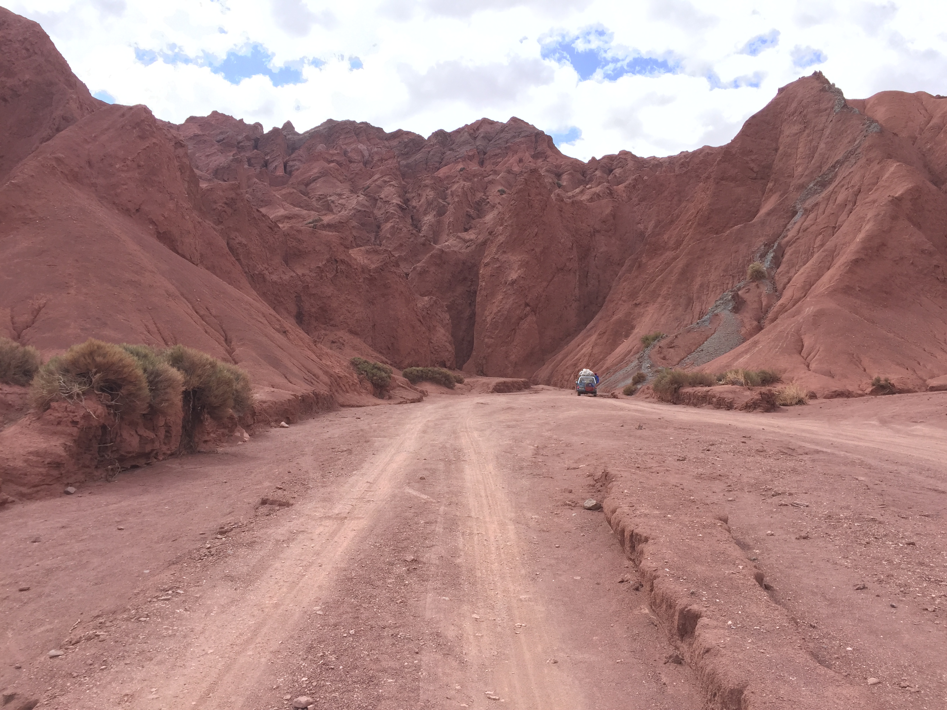 Explore Valle de Arcoiris in San Pedro De Atacama