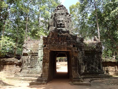 Explore Ta Som Temple