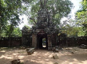Explore Ta Som Temple