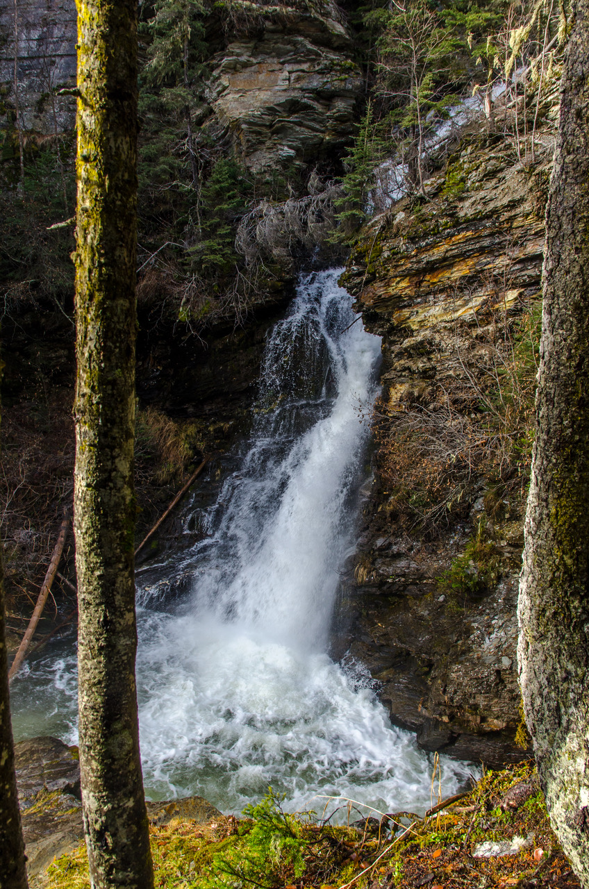 Explore Bijoux Falls