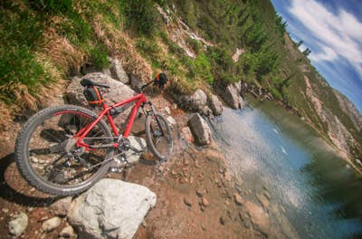 Mountain-Biking to Elfin Lakes
