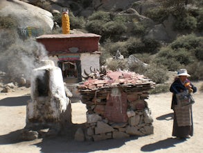 Hike the Sera Kora
