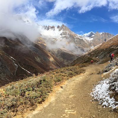 Backpack the Annapurna Circuit Trek