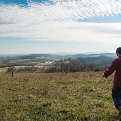 Hike the Piedmont Overlook Trail in Sky Meadows State Park