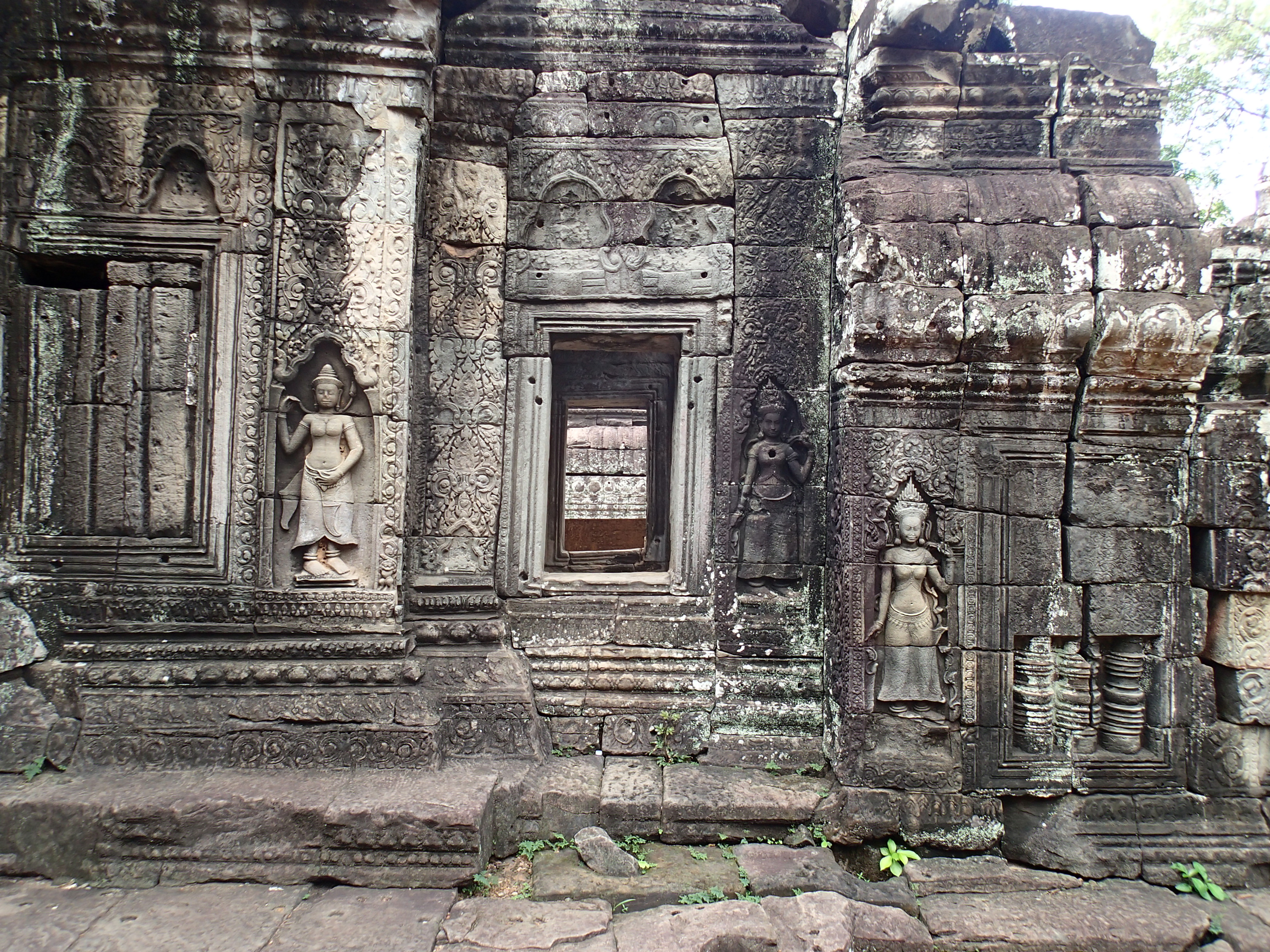 Explore Banteay Kdei Temple