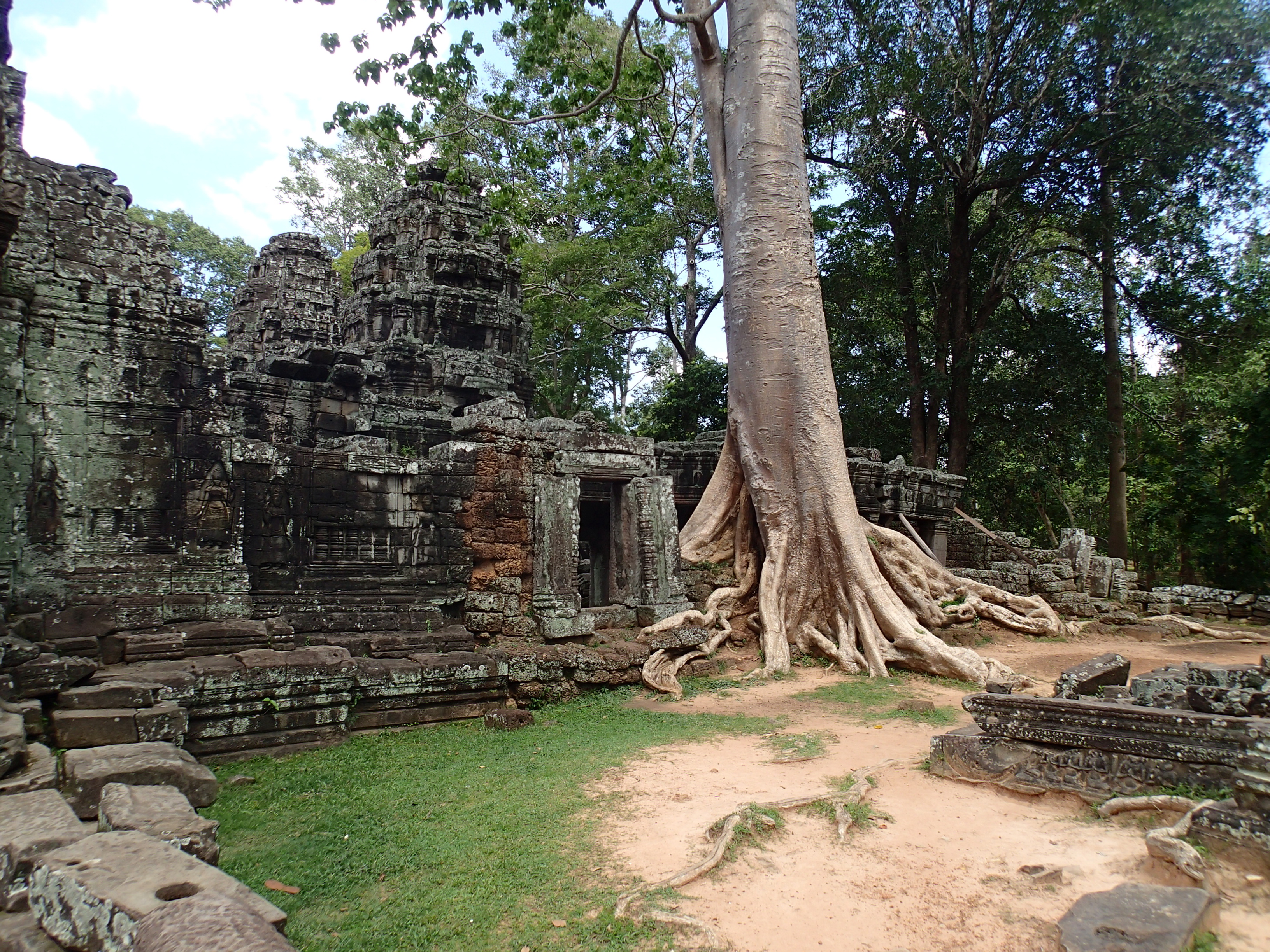Explore Banteay Kdei Temple