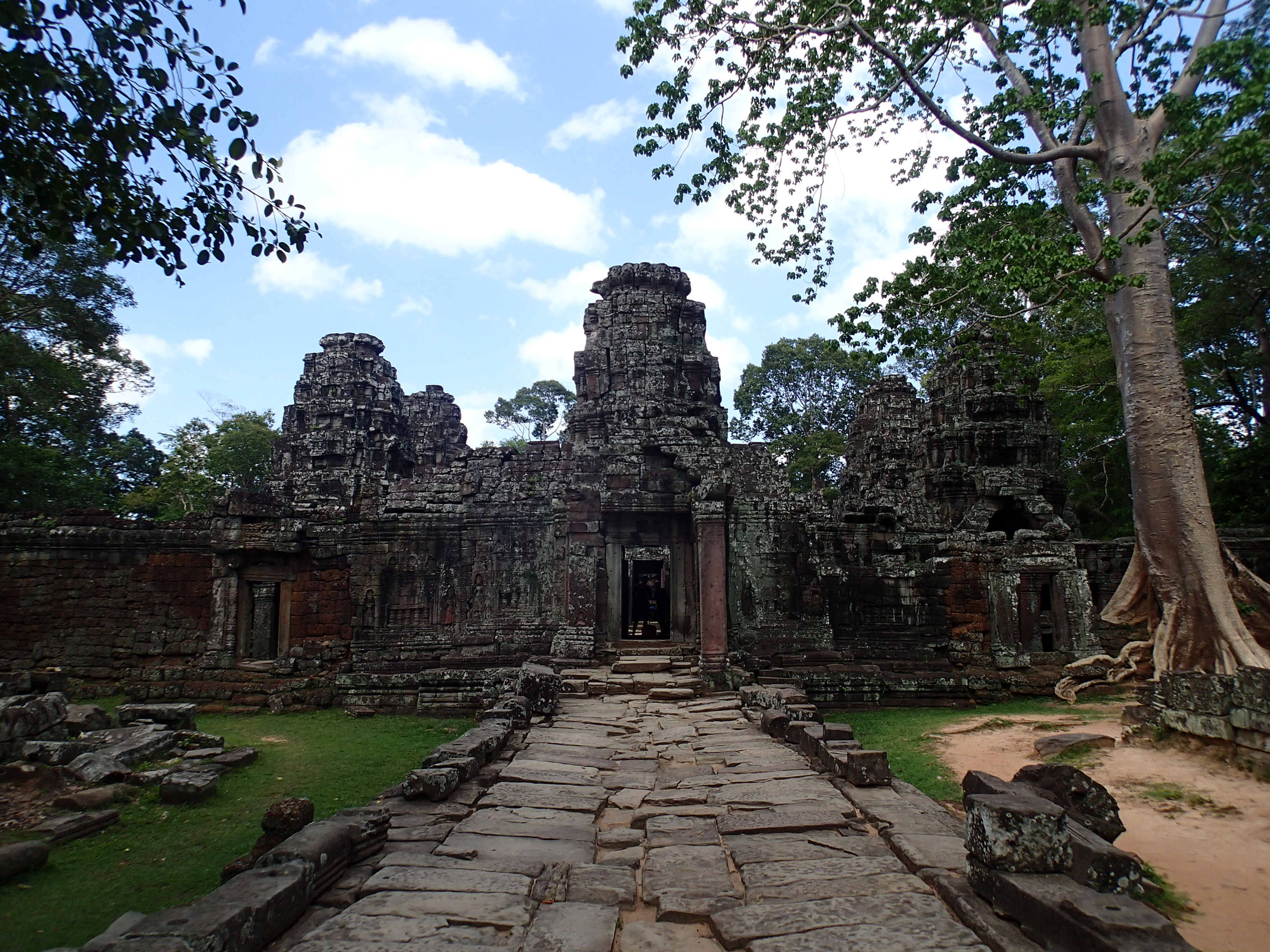 Explore Banteay Kdei Temple