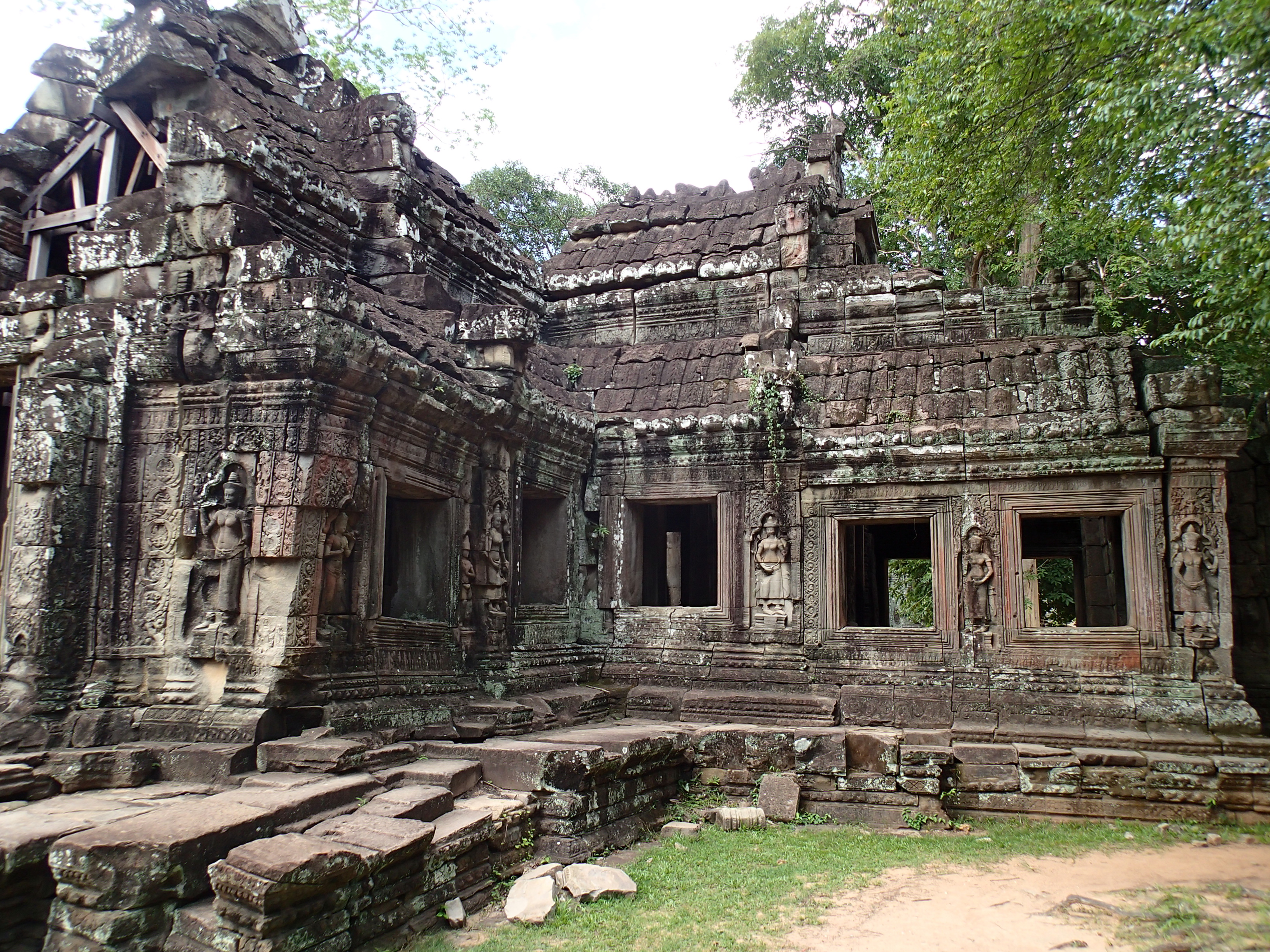 Explore Banteay Kdei Temple