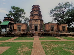 Explore Prasat Kravan