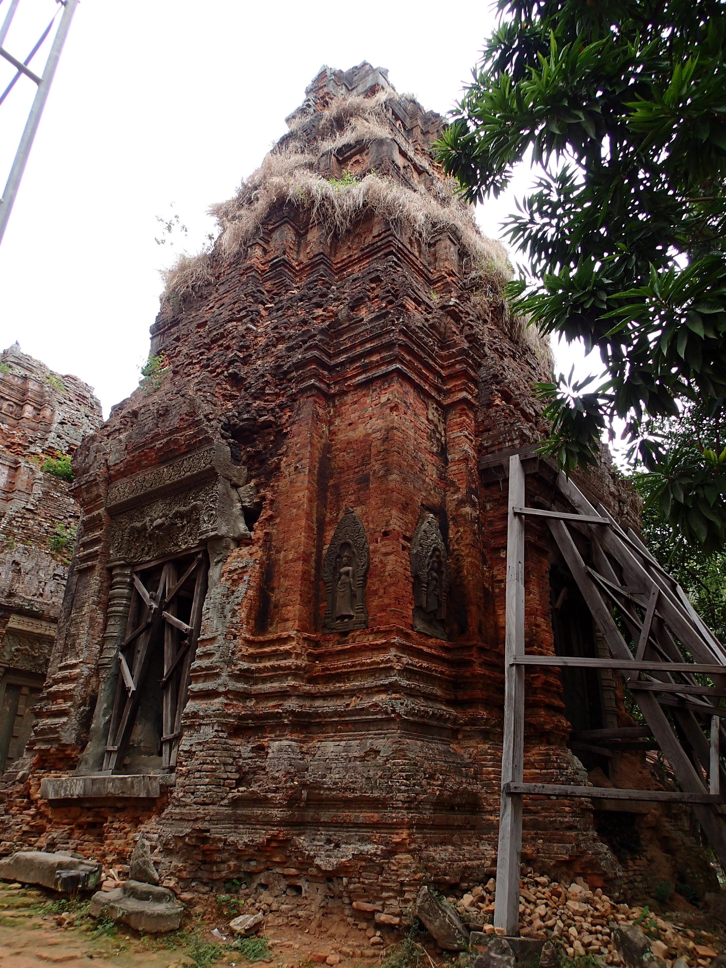 Explore Lolei Temple