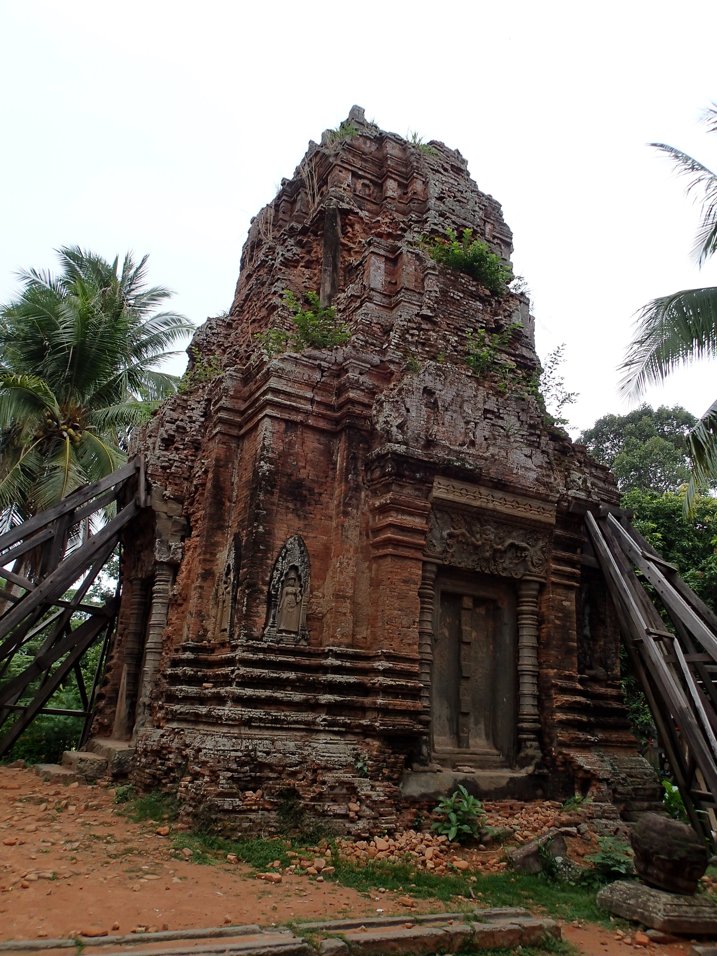 Explore Lolei Temple