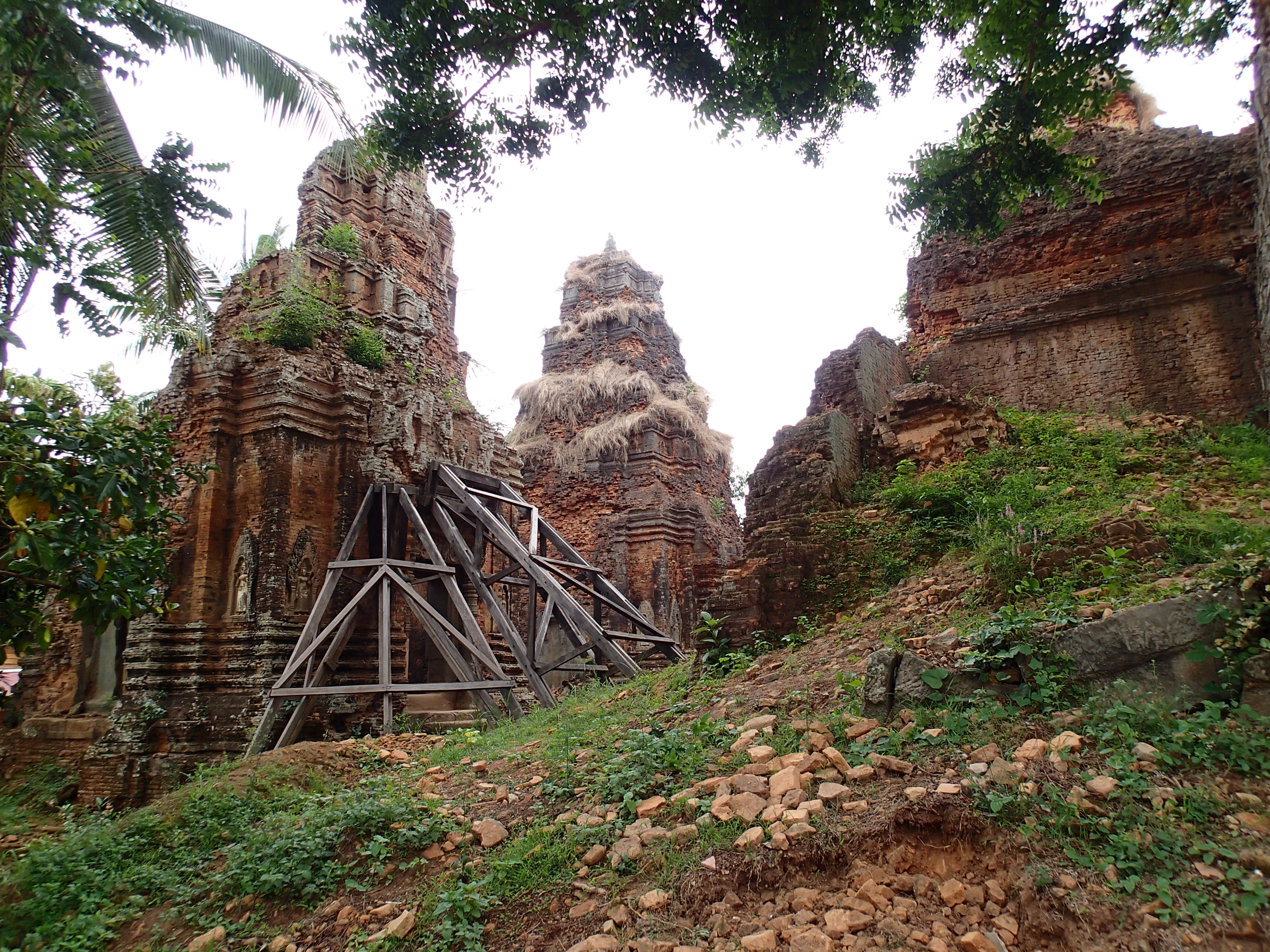 Explore Lolei Temple