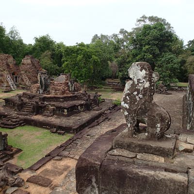 Explore Bakong Temple