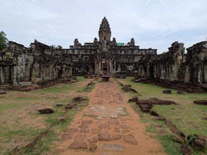 Explore Bakong Temple