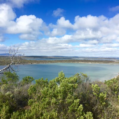 Hike the Yangie Bay Trail in Coffin Bay National Park