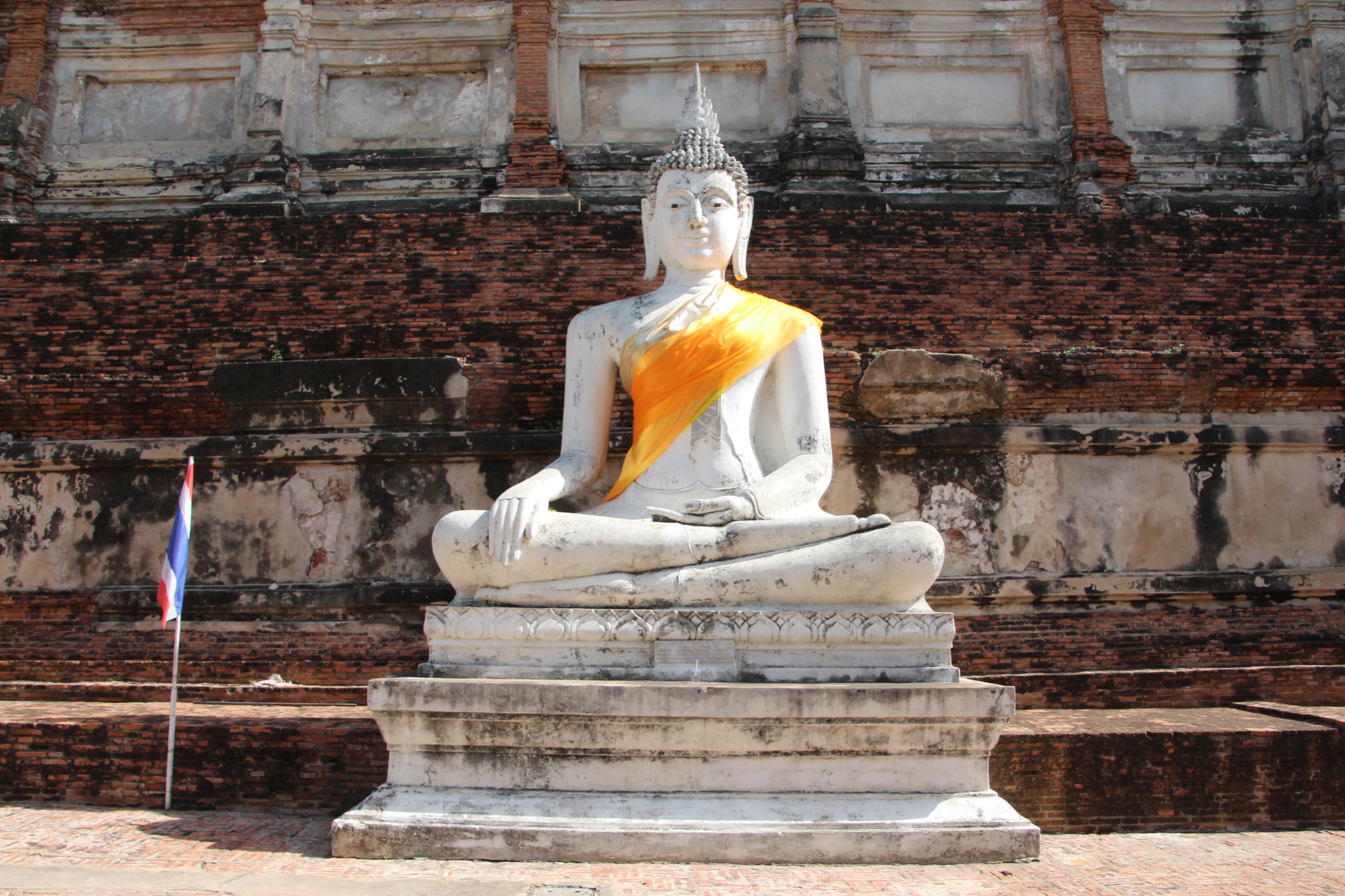 Explore Wat Yai Chaimongkhon