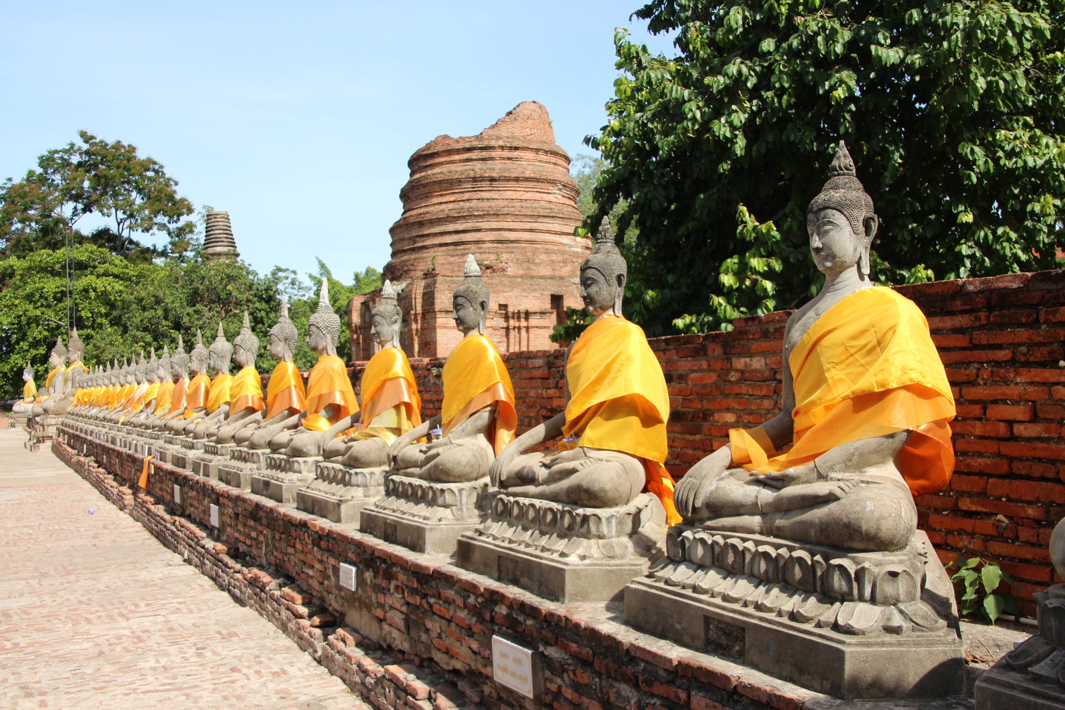 Explore Wat Yai Chaimongkhon