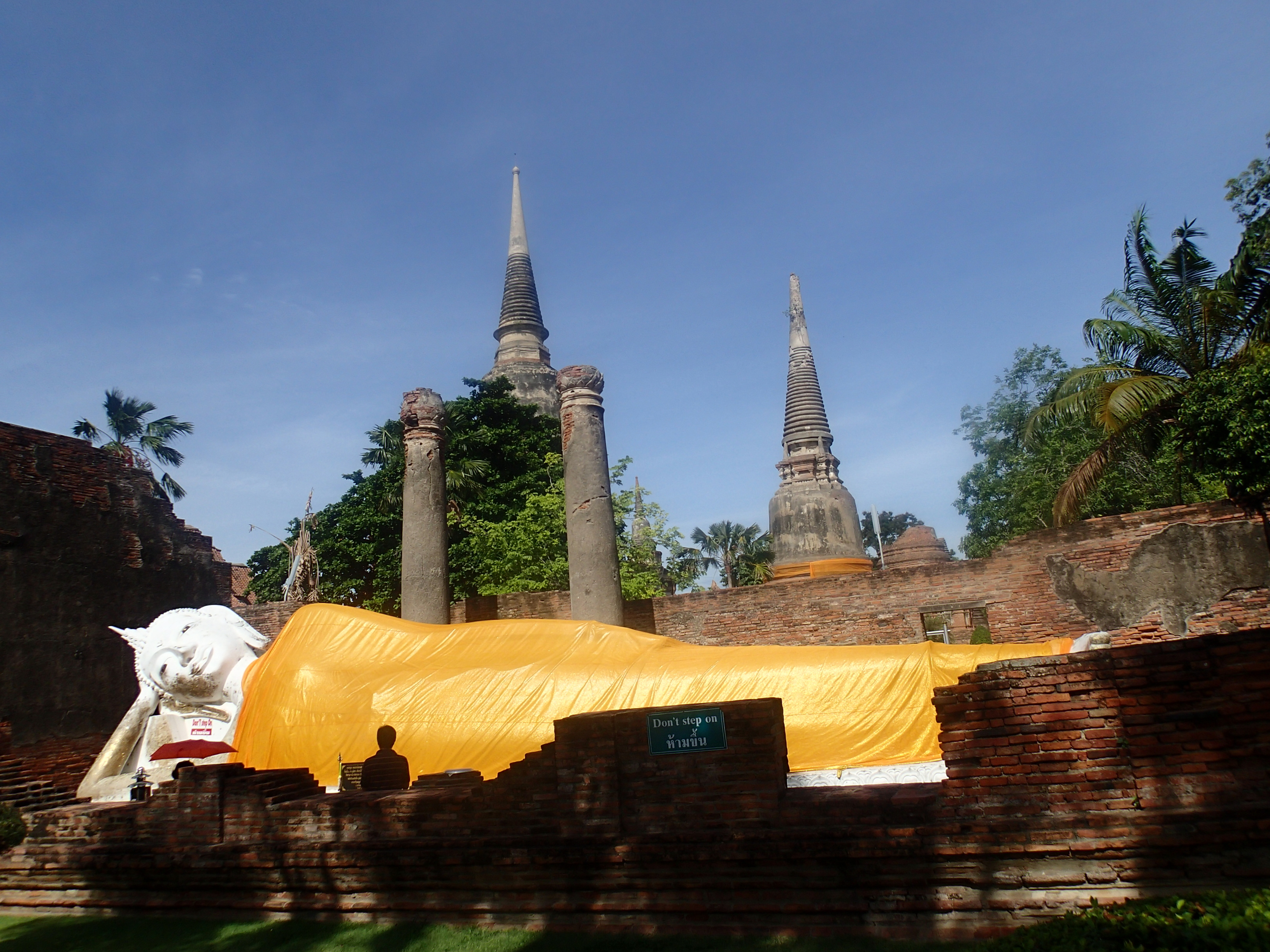 Explore Wat Yai Chaimongkhon