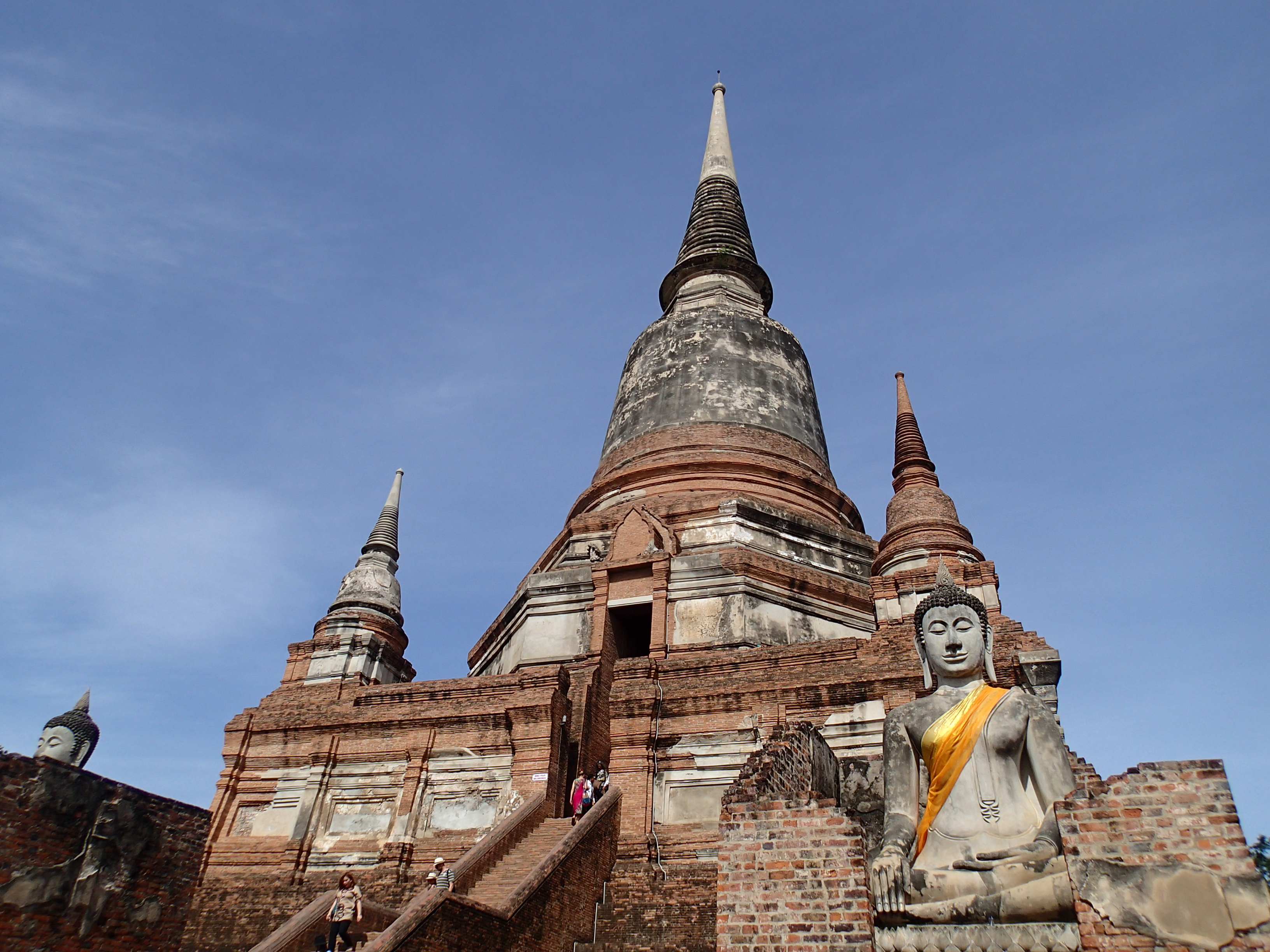 Explore Wat Yai Chaimongkhon