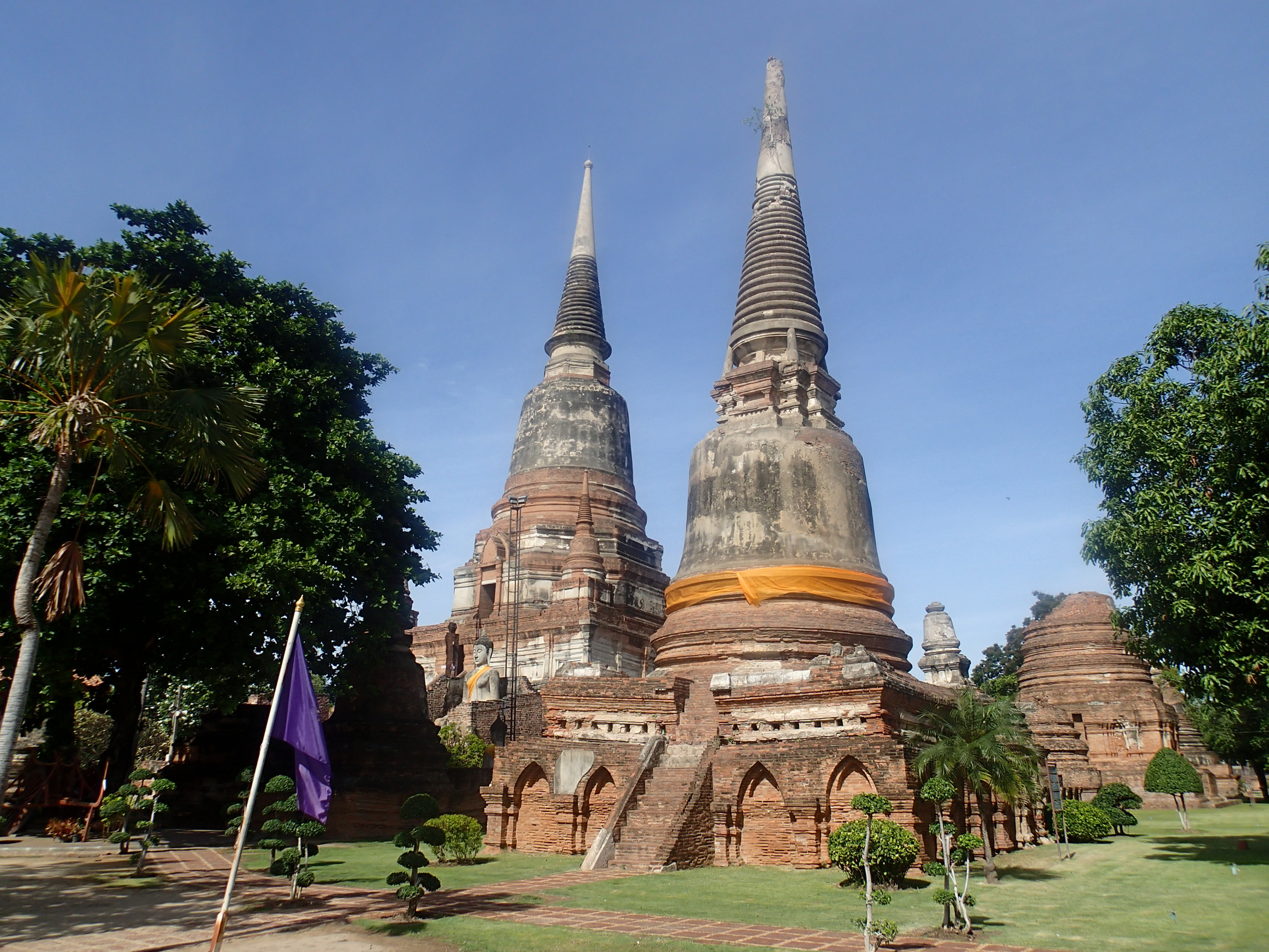 Explore Wat Yai Chaimongkhon
