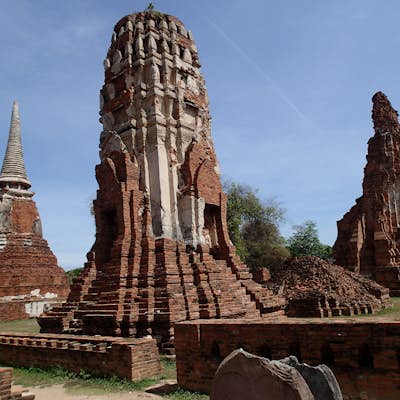 Explore Wat Mahathat