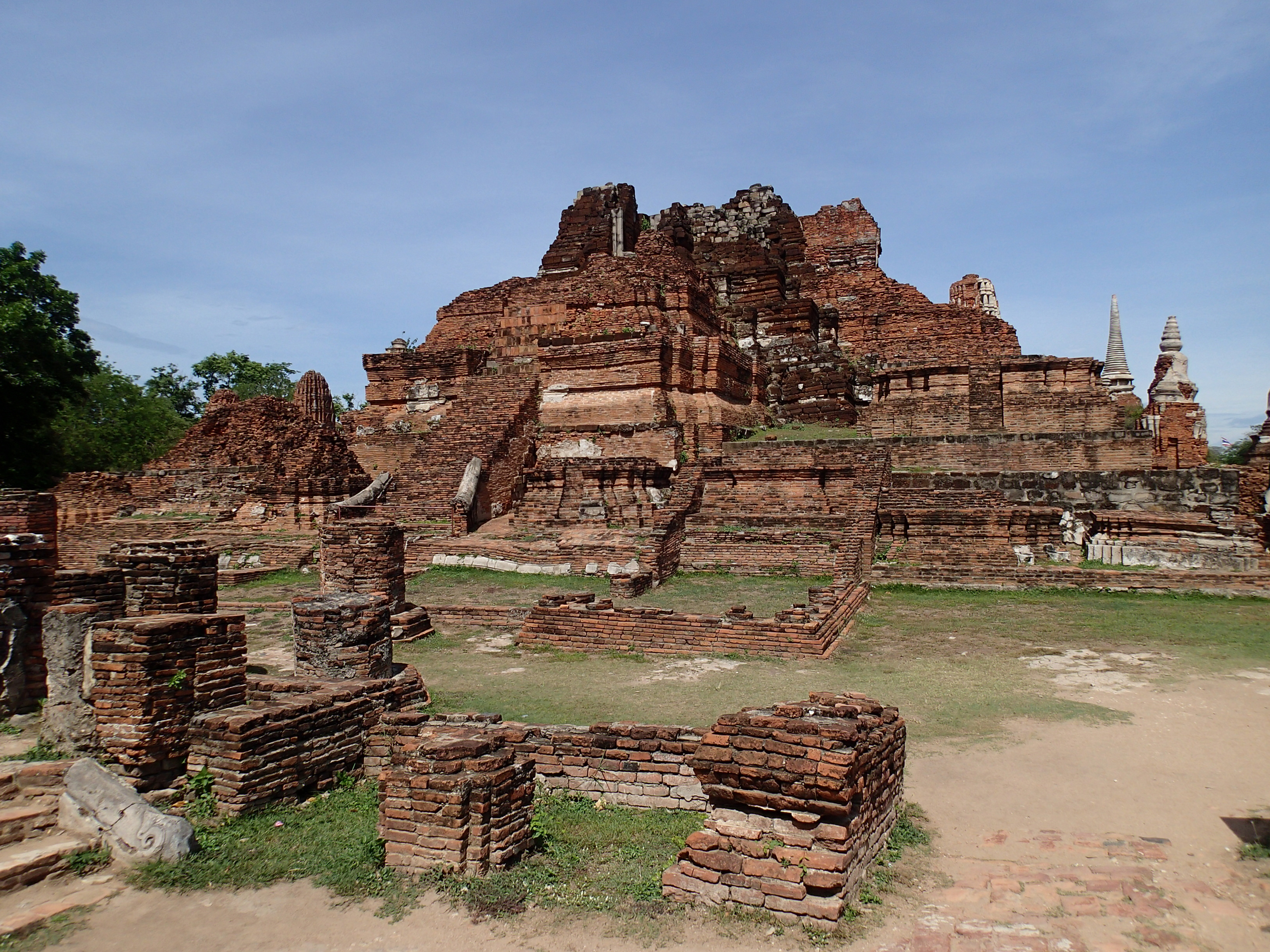Explore Wat Mahathat