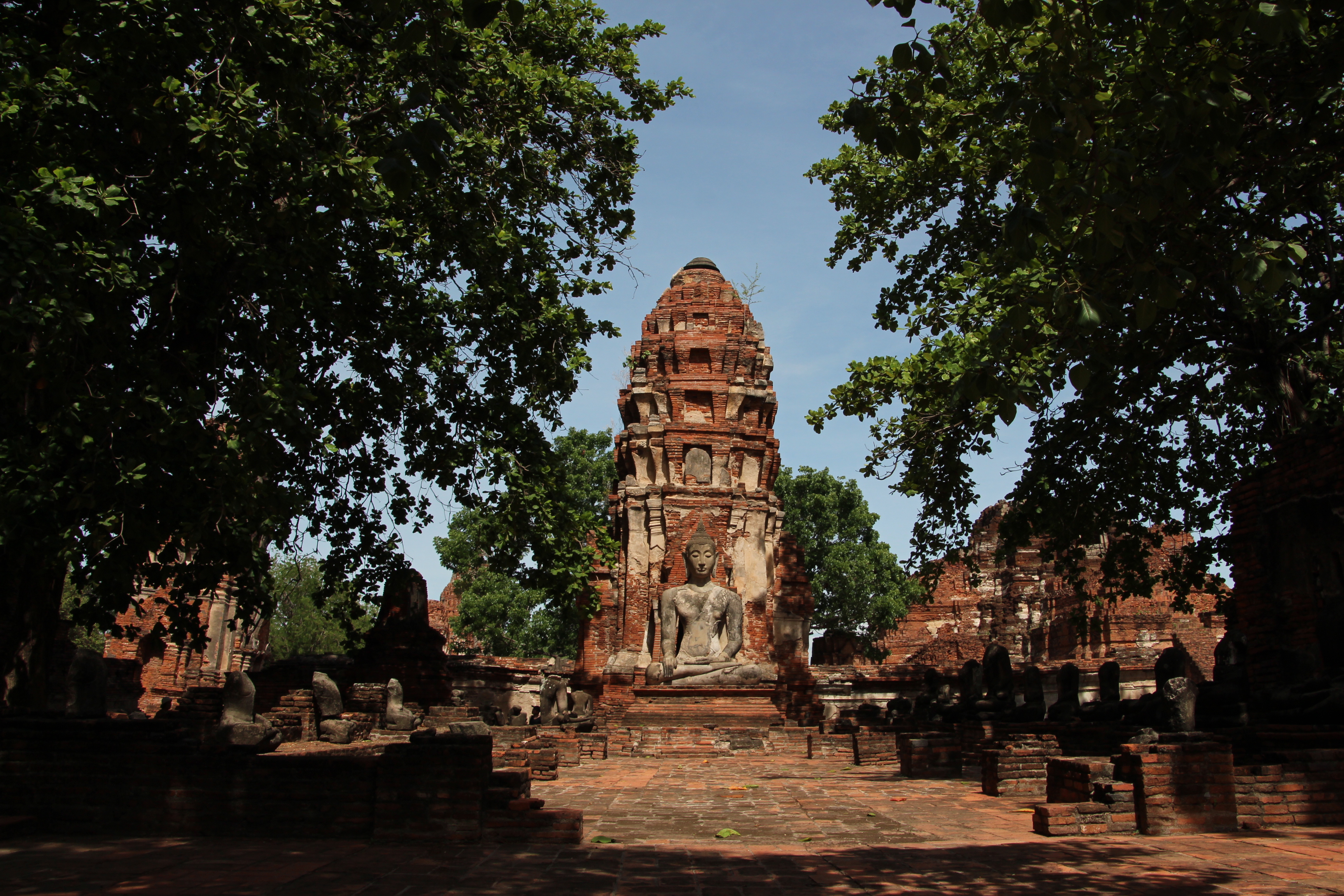Explore Wat Mahathat