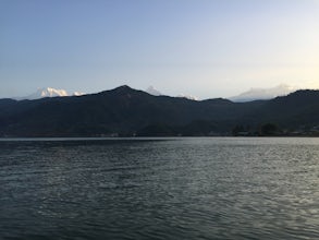 Kayak Lake Phewa