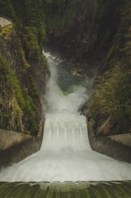 Photograph the Cleveland Dam