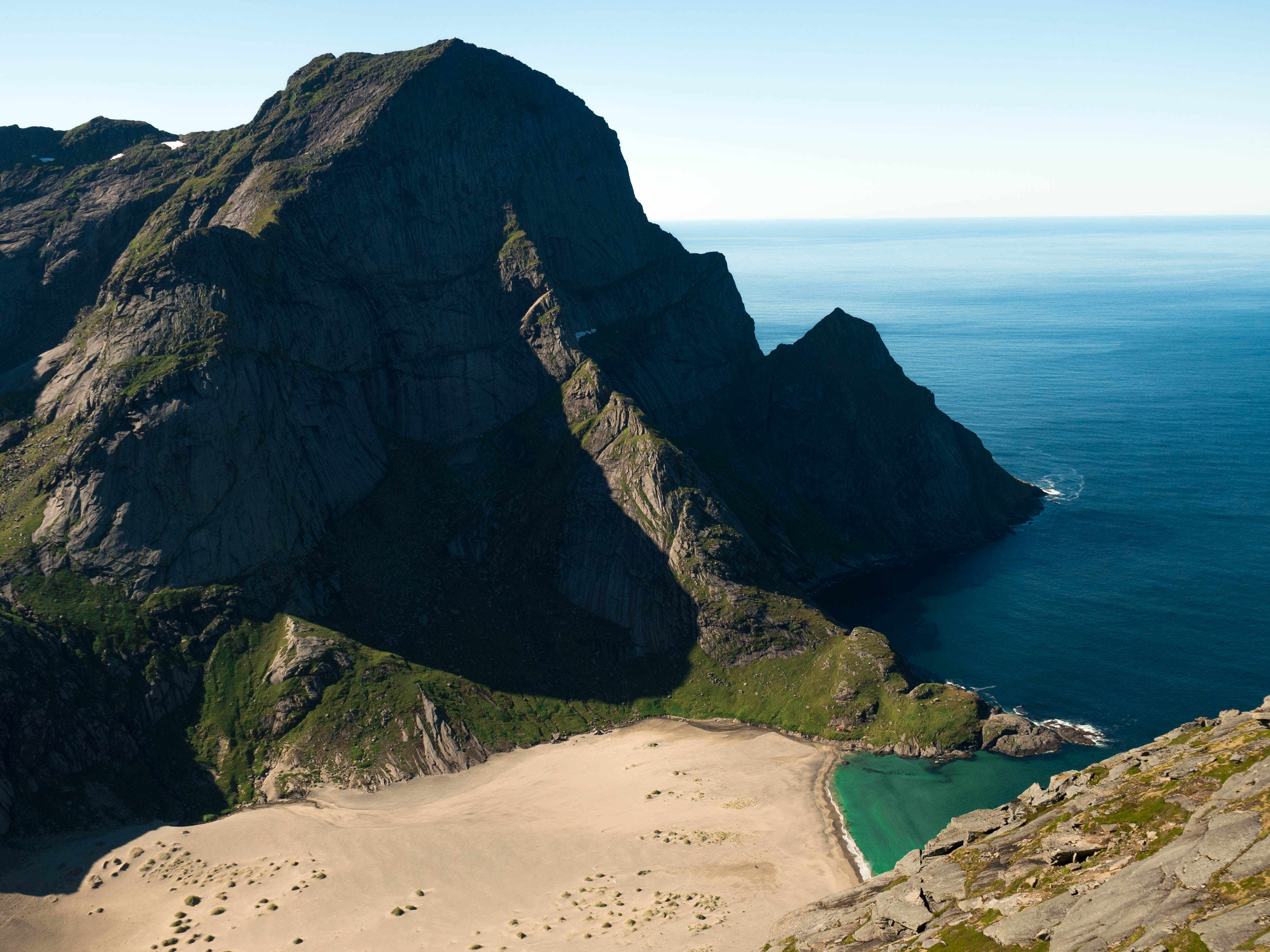 Hike to Helvetestinden