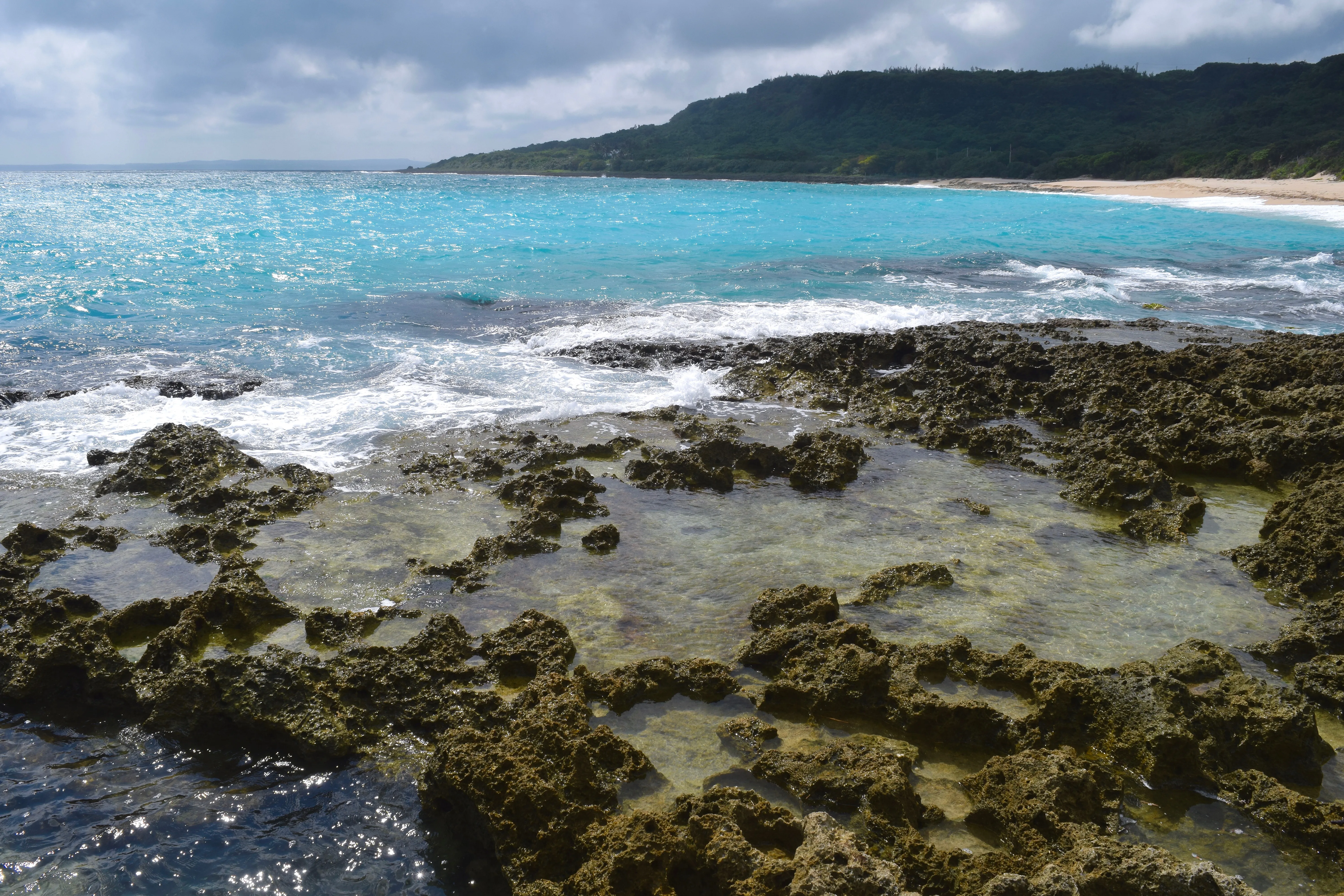 Visit Eluanbi Lighthouse (鵝鑾鼻燈塔) in Kenting National Park 