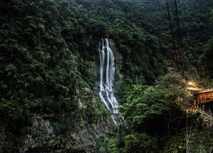 Hike to Wulai Waterfall