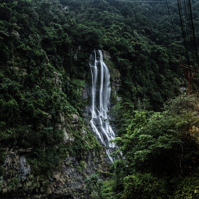 Hike to Wulai Waterfall