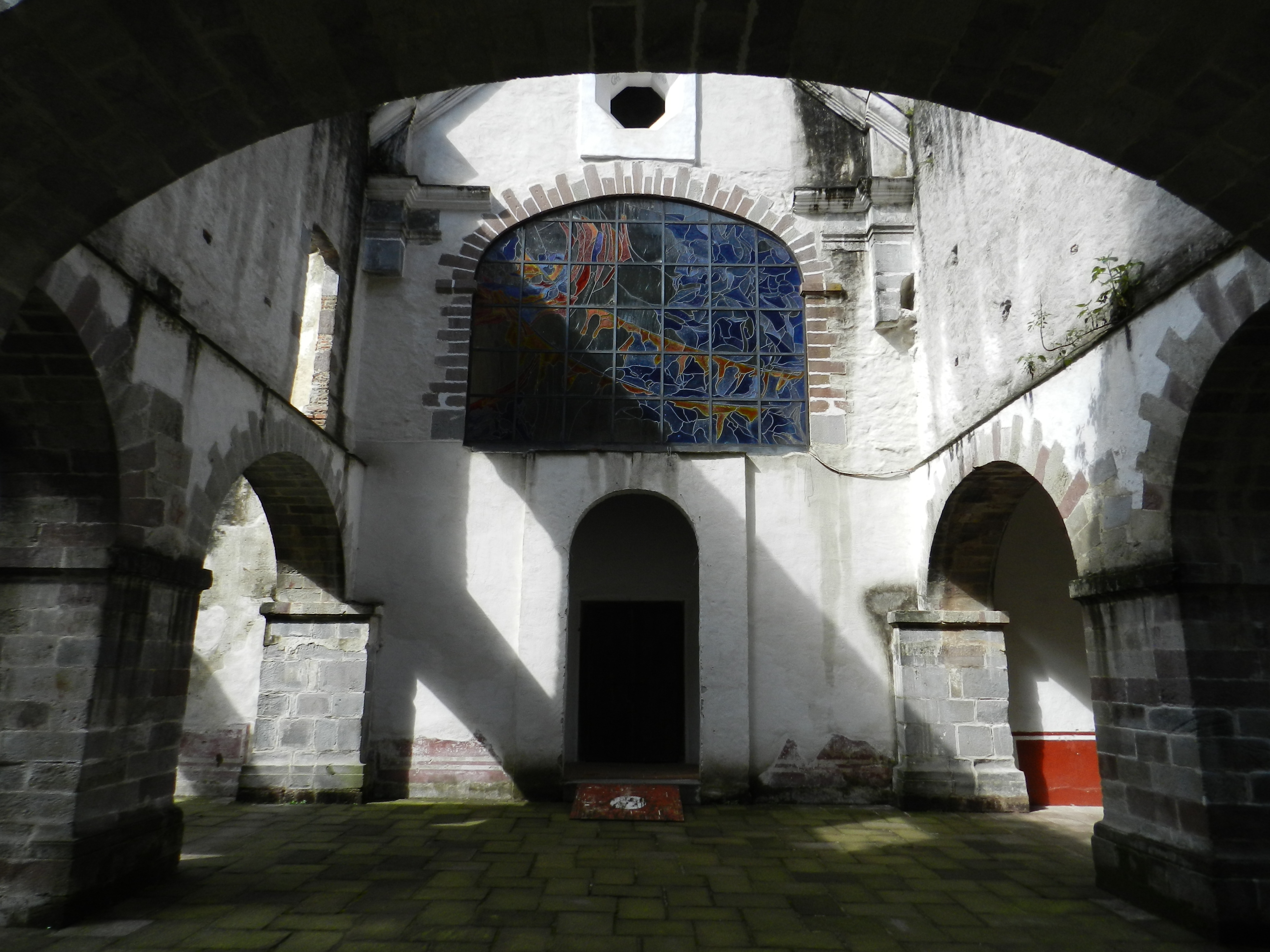Explore Ex Convento de Los Leones