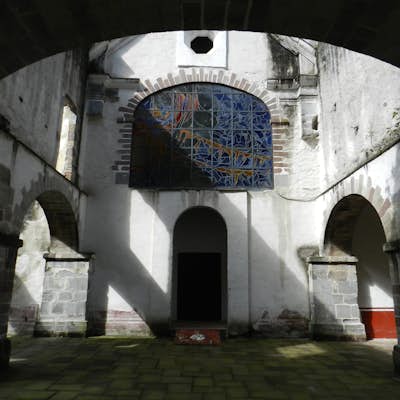 Explore Ex Convento de Los Leones