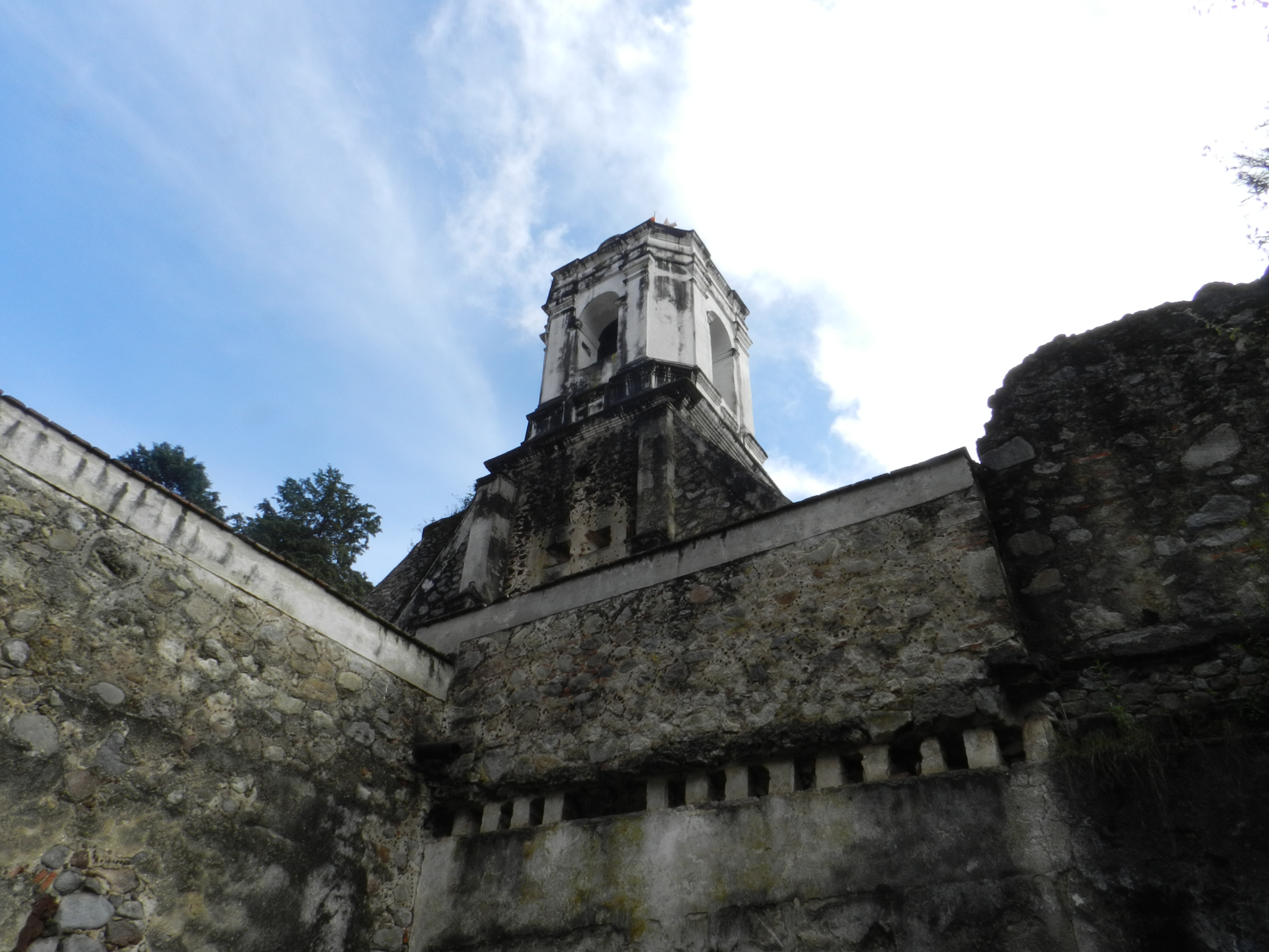 Explore Ex Convento de Los Leones