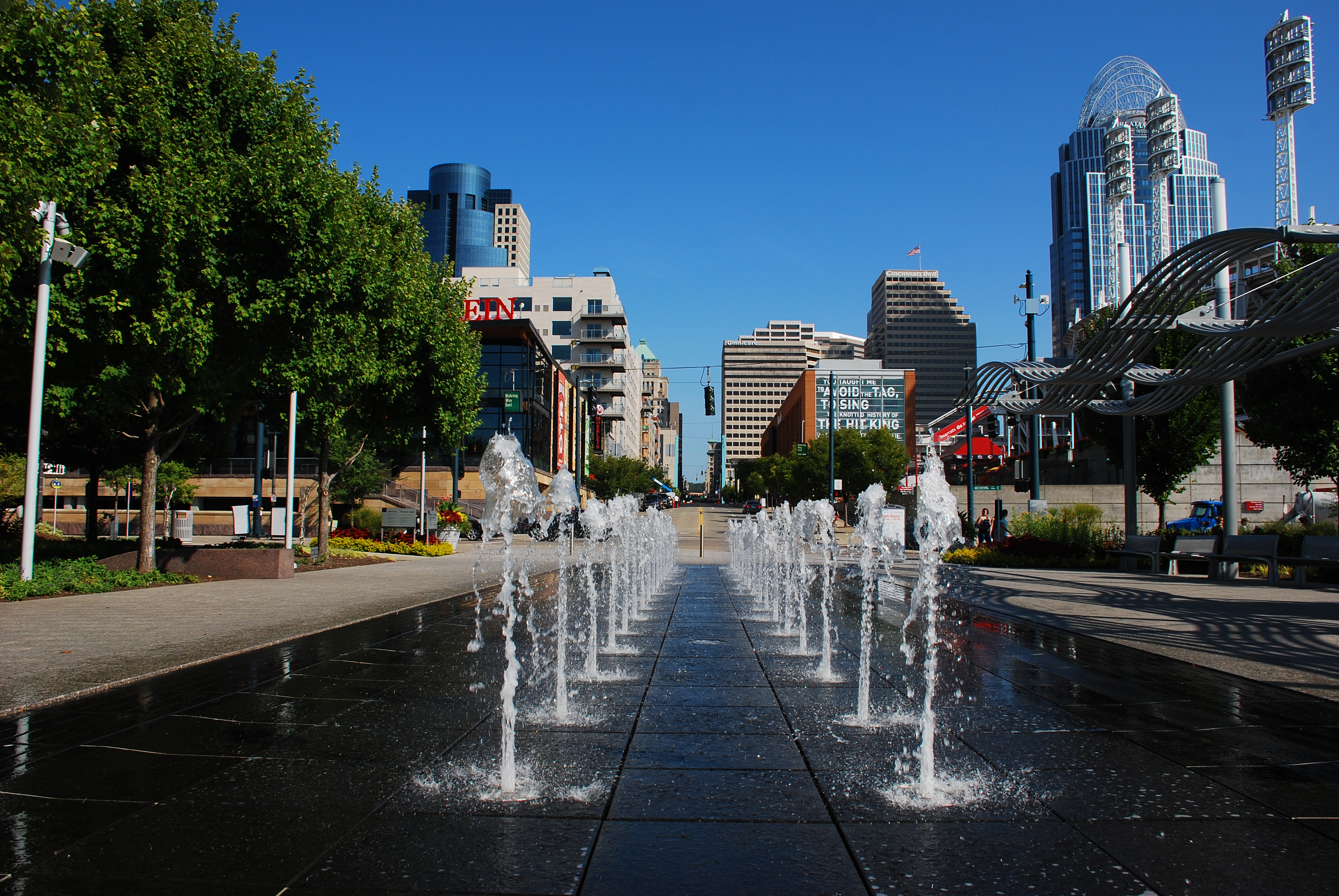 Walk around Smale Riverfront and Sawyer Point Parks