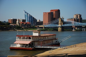 Walk around Smale Riverfront and Sawyer Point Parks