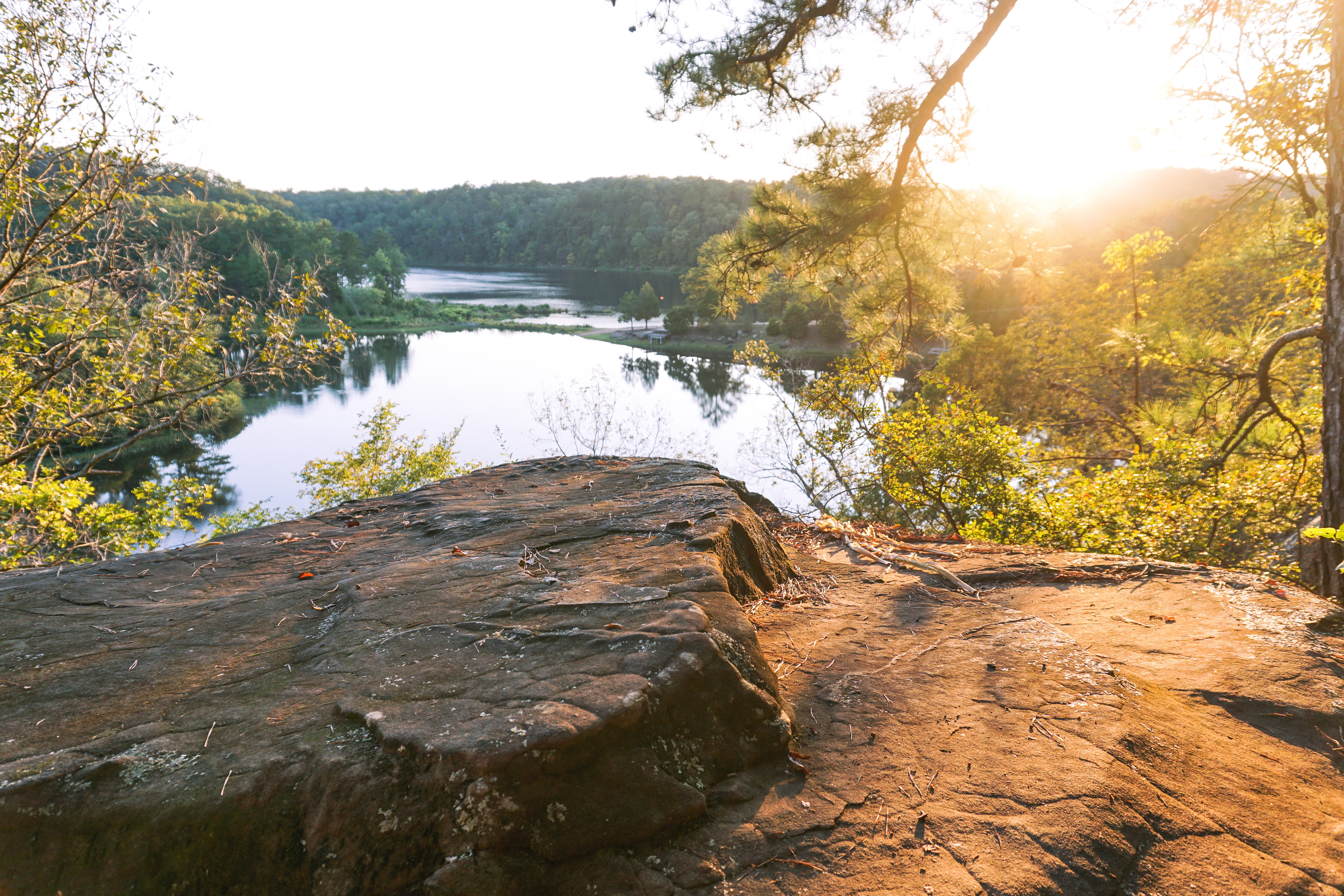 Hike around Lake Harris