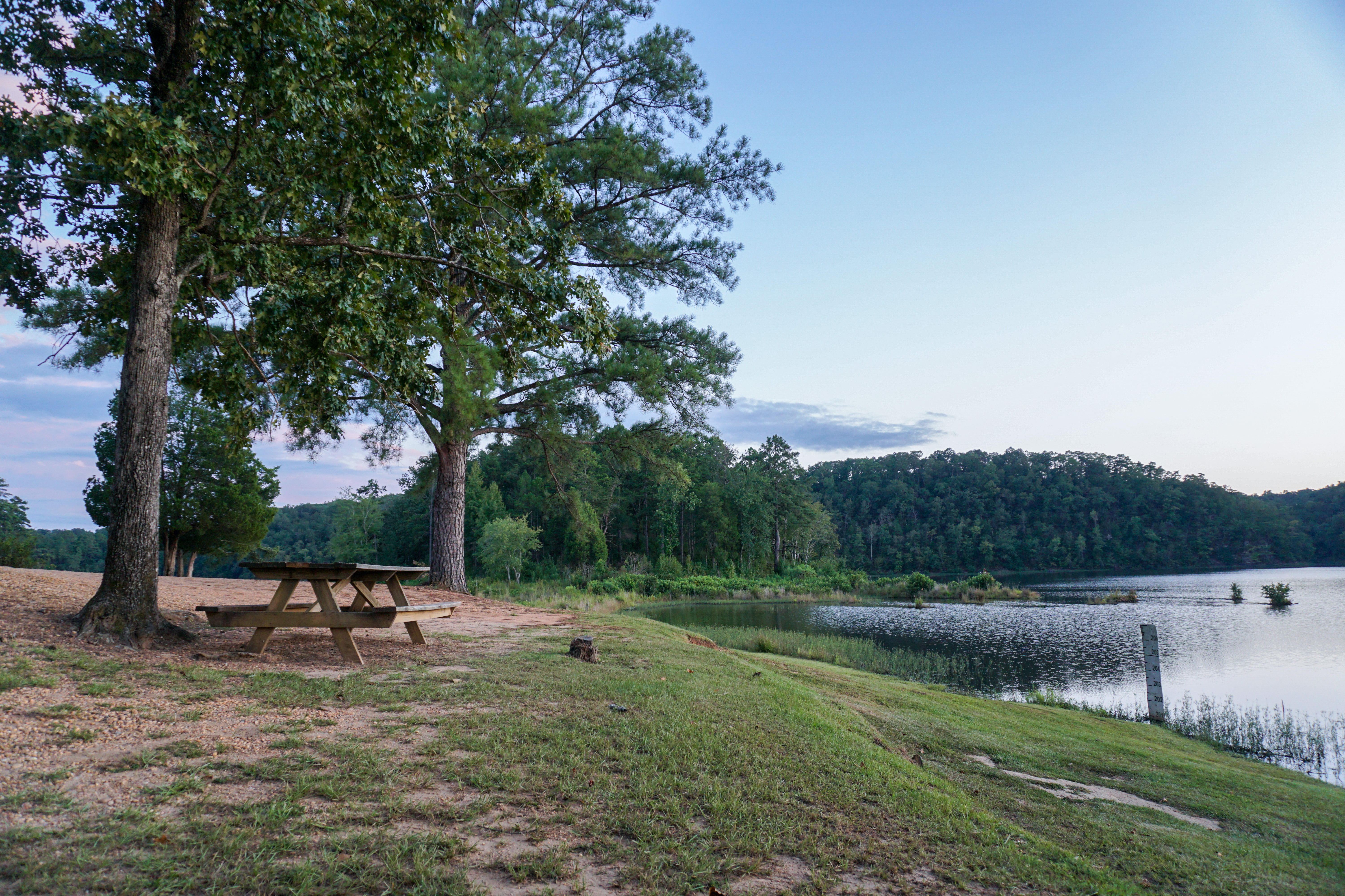 Hike around Lake Harris