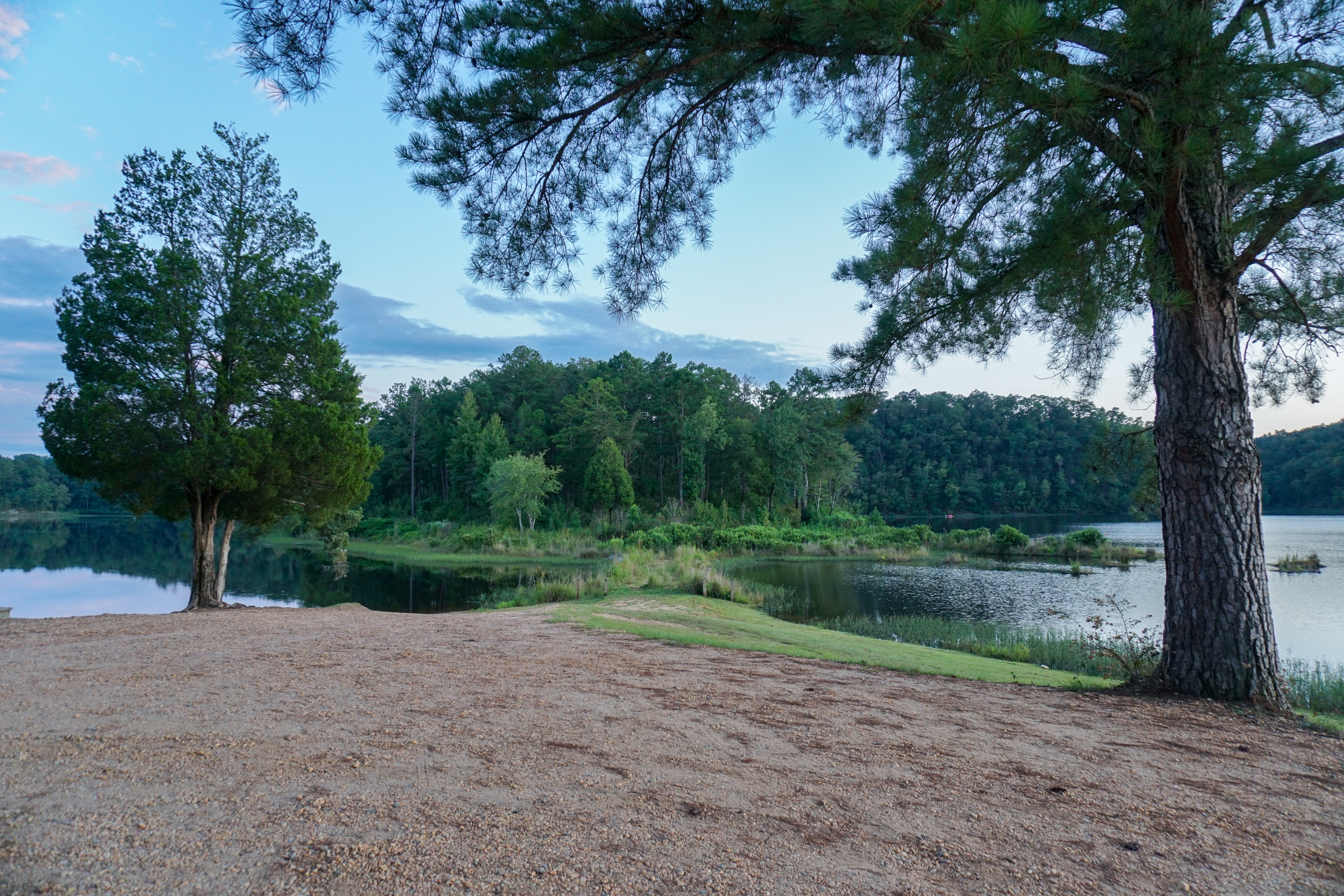 Hike around Lake Harris