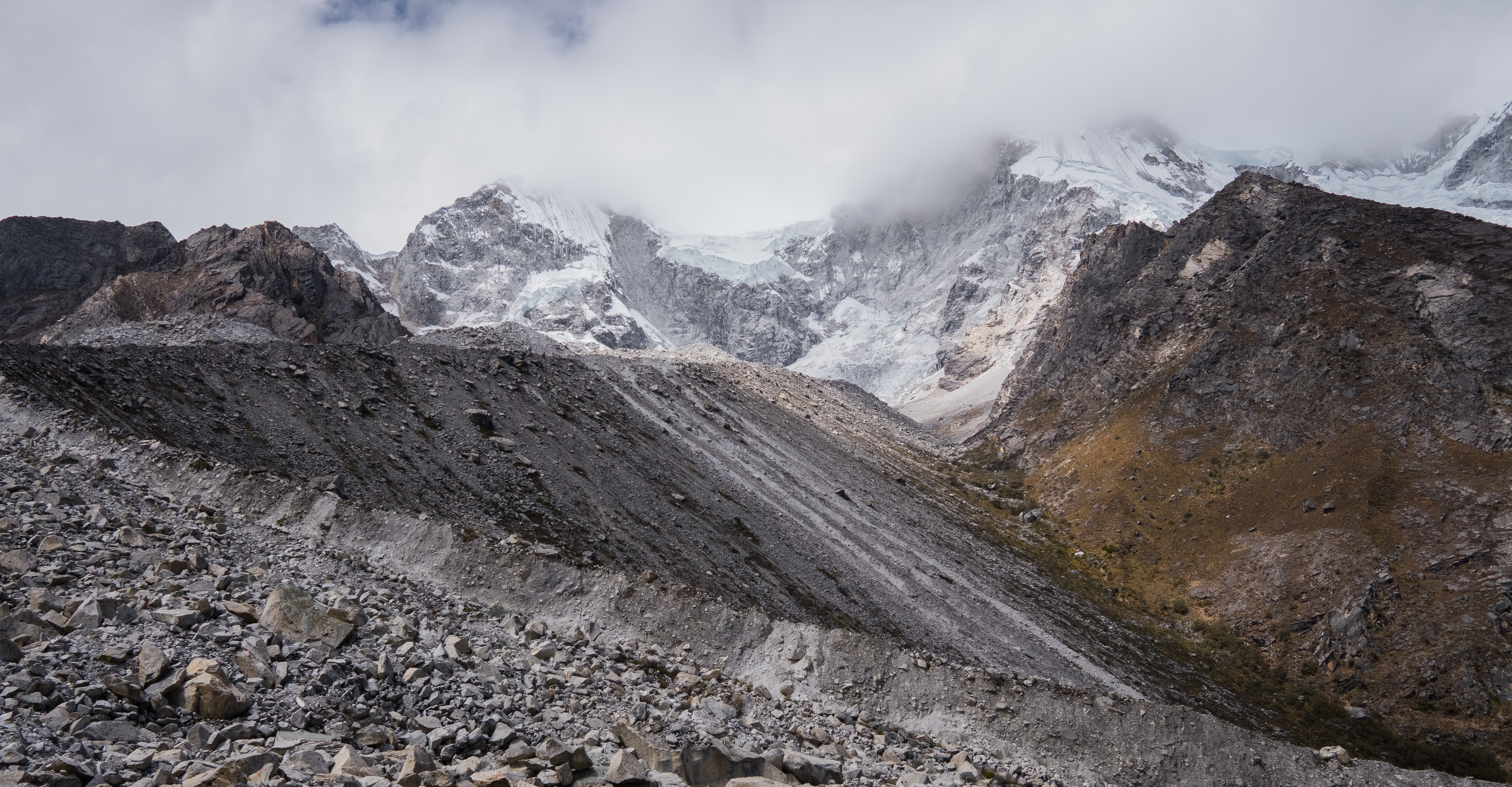 Hike Laguna Paron