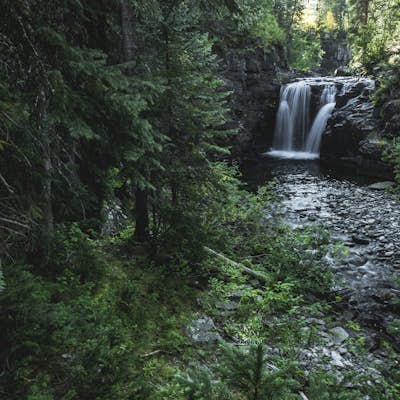 Explore the waterfalls of Oh Be Joyful Creek