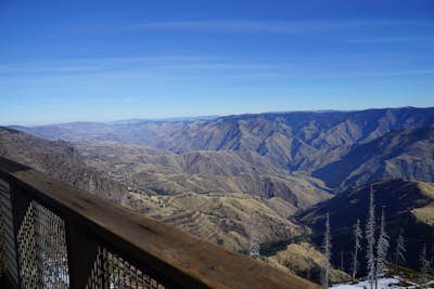 Drive to Hat Point Overlook in Hells Canyon 