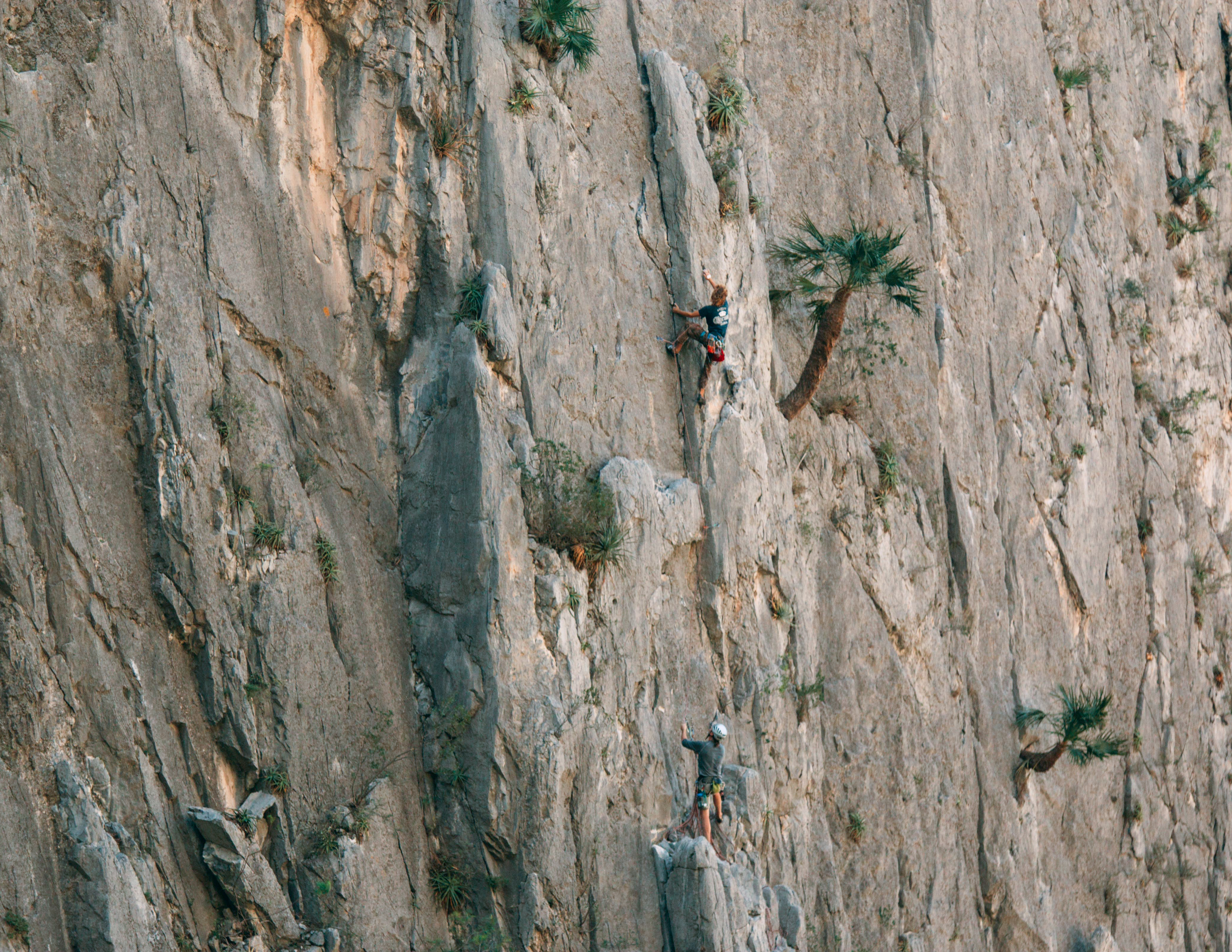 Climb Los Lobos Canyon in Potrero Chico